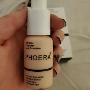 2 Phoera Liquid Foundation